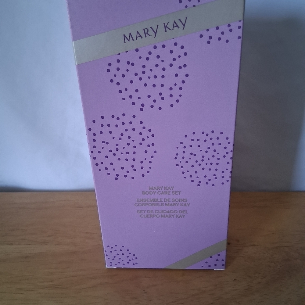 Mary Kay Body Care Set in Lavender